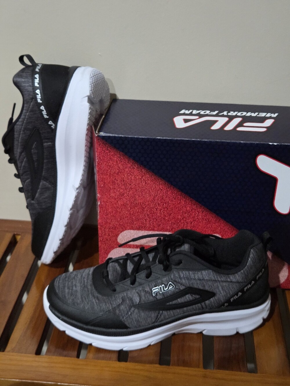 Fila Women’s Black & White Memory Akimbo Heather Sneakers Size 11 NEW